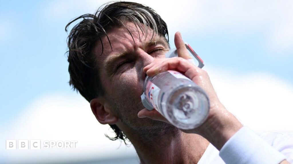 Wimbledon: Hottest ever opening day sees players using ice to keep cool at SW19 Wimbledon: Hottest ever opening day sees players using ice to keep cool at SW19