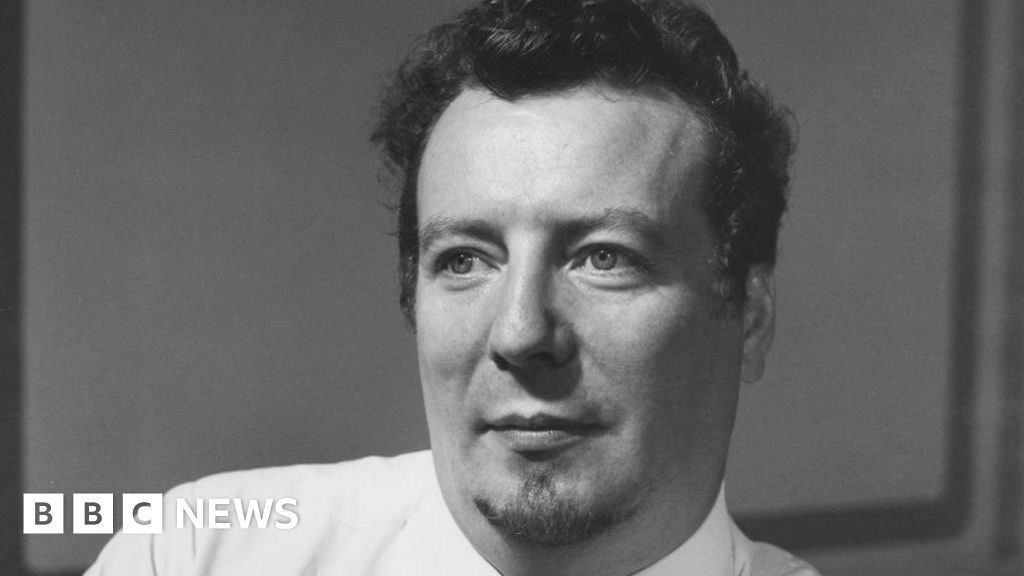 Stuart Burrows, internationally renowned opera singer, dies at 92 Stuart Burrows, internationally renowned opera singer, dies at 92