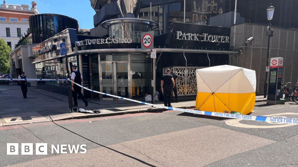 Man stabbed to death on street in London’s Knightsbridge Man stabbed to death on street in London’s Knightsbridge