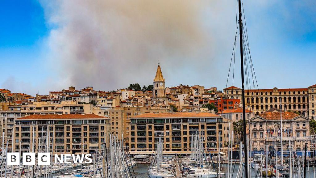 Rapidly spreading wildfire reaches edge of Marseille Rapidly spreading wildfire reaches edge of Marseille