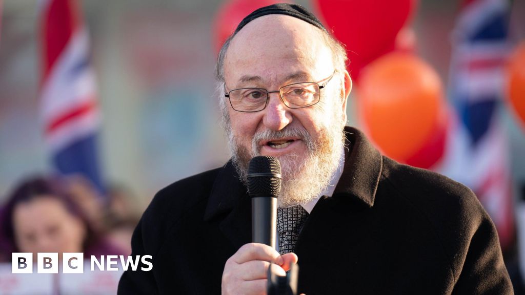 Chief Rabbi says ‘vile Jew-hatred at Glastonbury’ a ‘national shame’