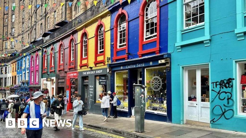 Most photographed street ‘wrecked’ by vandals, say shopkeepers Most photographed street ‘wrecked’ by vandals, say shopkeepers