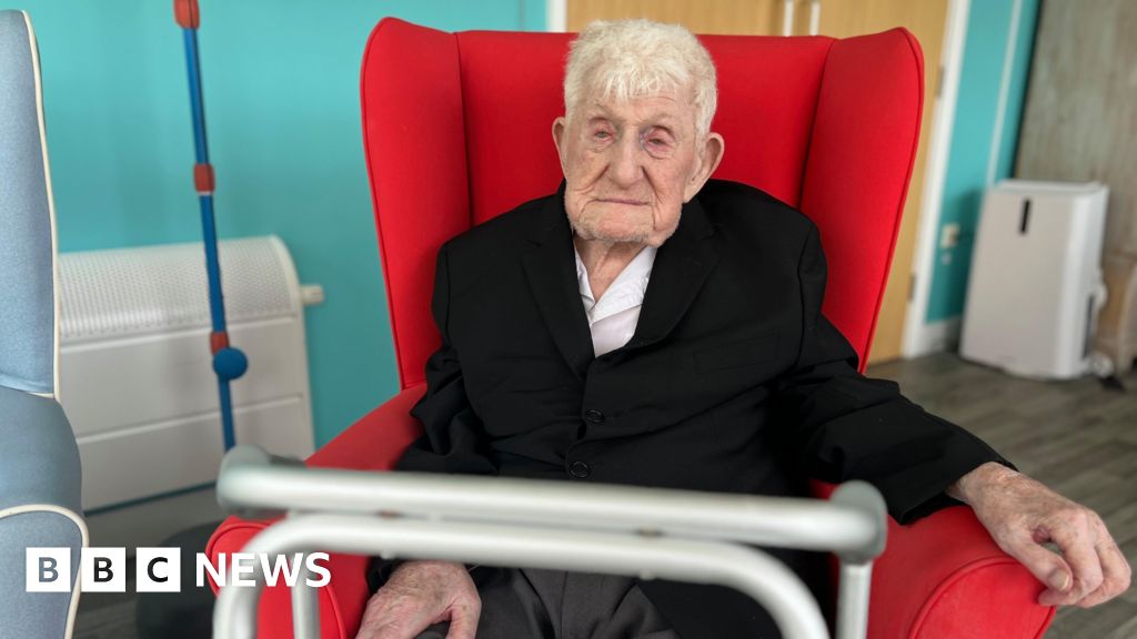 UK’s oldest WW2 veteran Donald Rose dies, aged 110