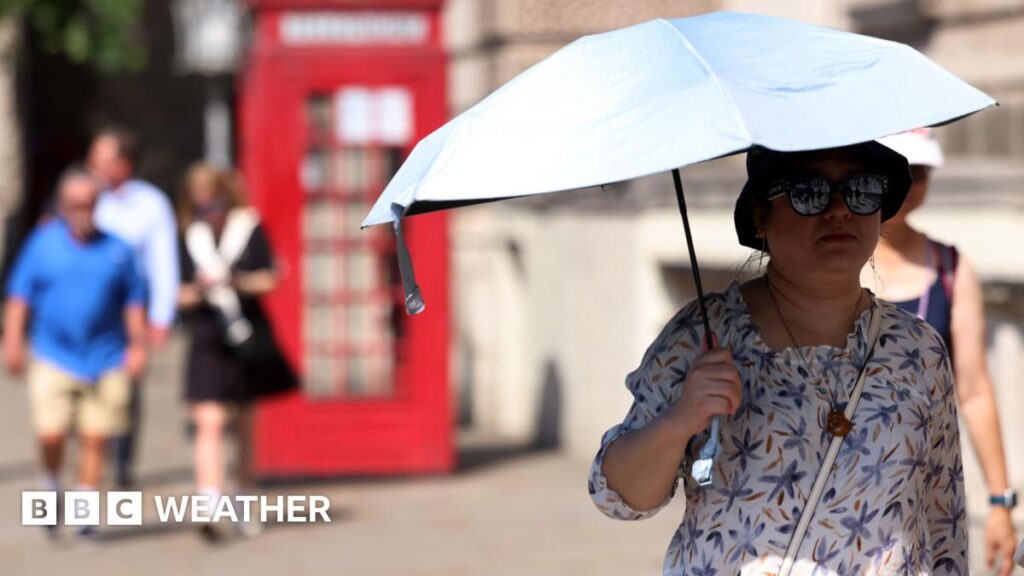 UK weather: Third summer heatwave set to bring weekend temperatures of 34C UK weather: Third summer heatwave set to bring weekend temperatures of 34C