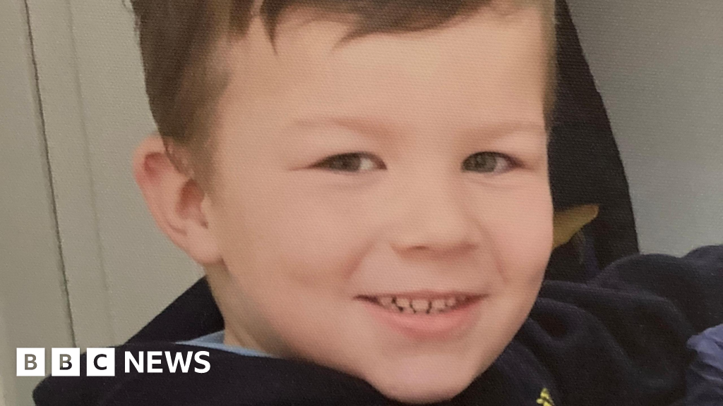 Caernarfon XL bully owner Ian Parry jailed after boy attacked