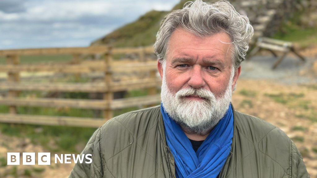 Hairy Biker Si King returns to Sycamore Gap tree site