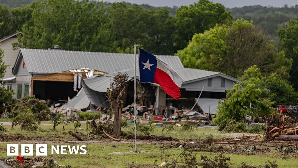 Texas officials face questions about emergency alerts during floods