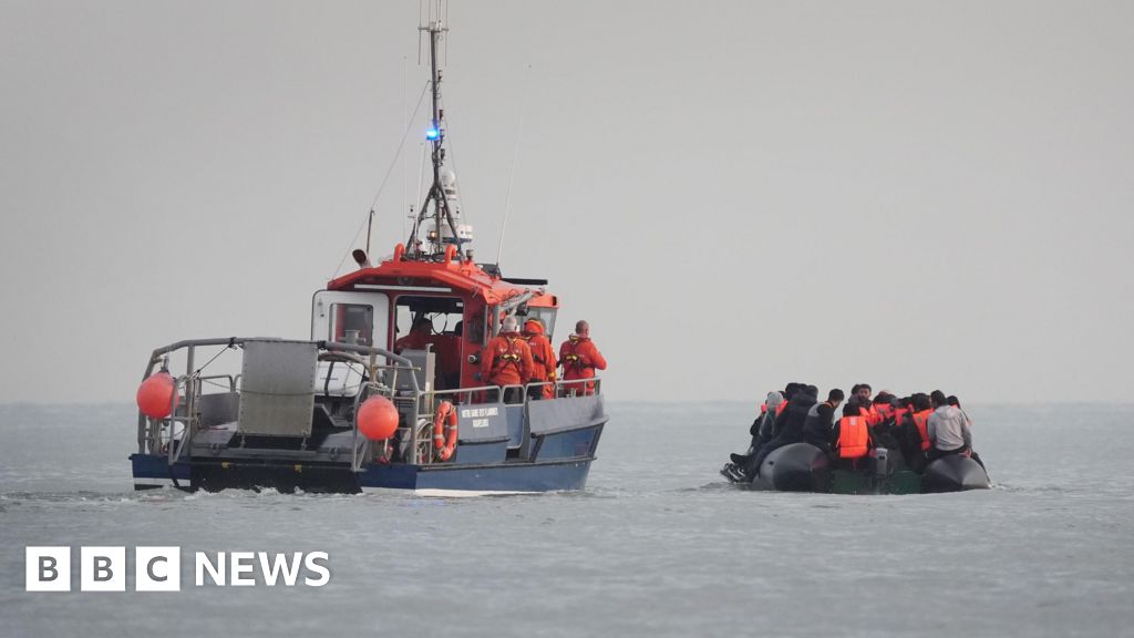 PM making progress with France on small boats, says No 10