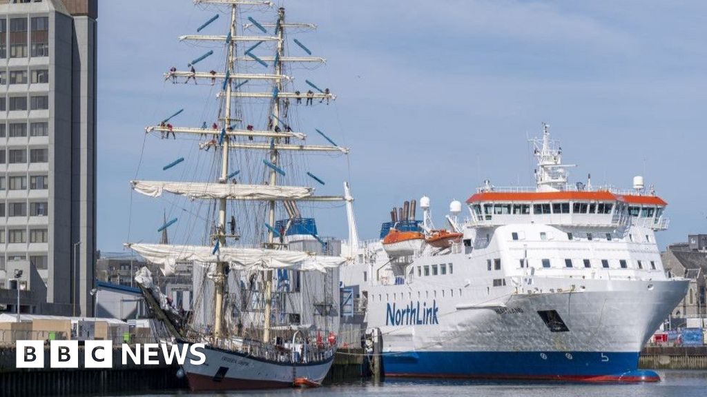 ‘Party city’ event gets under sail ‘Party city’ event gets under sail