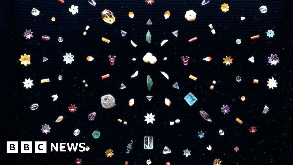 Sotheby’s returns Buddha jewels to India after uproar