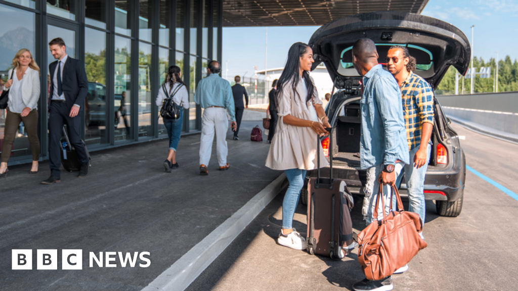 Busiest UK airports raise kiss-and-fly fees