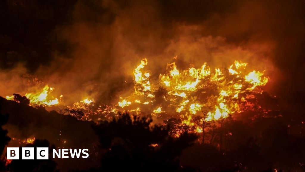 mass evacuations as blaze rages near Ierapetra, Crete
