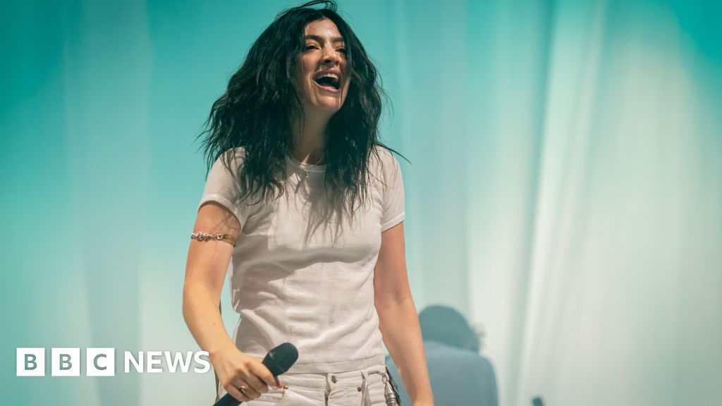 Fans say CD copies of Virgin don’t work