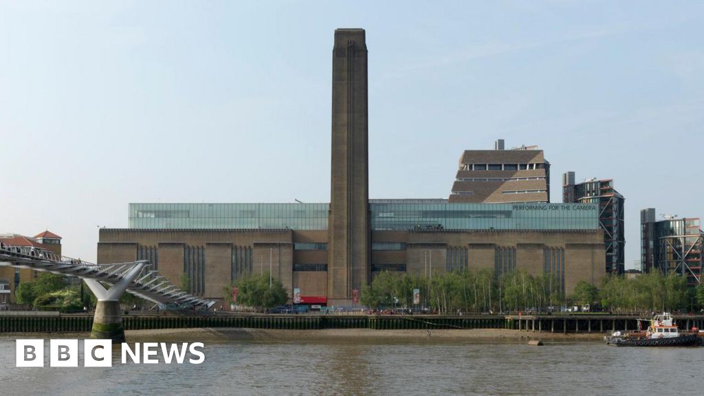 Tate Modern weekend opening hours to be extended
