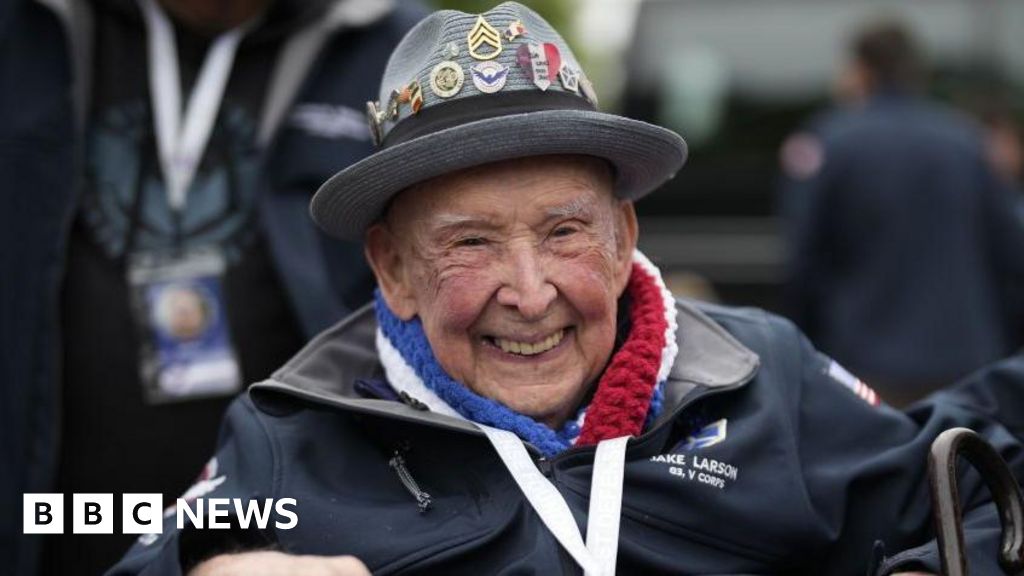 WW2 veteran and TikTok star ‘Papa’ Jake Larson dies aged 102