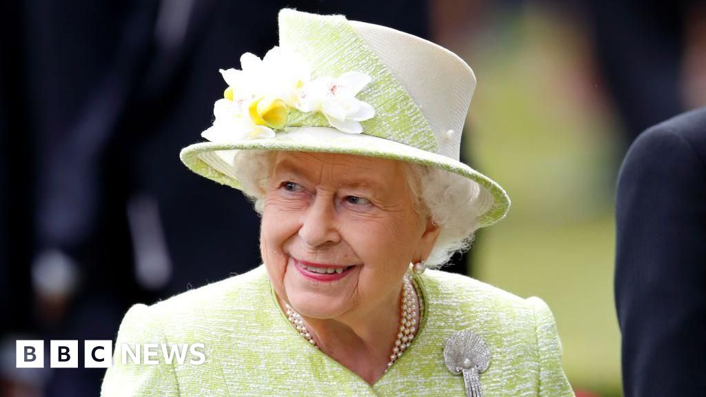 Queen Elizabeth II’s fashion to go on show in Palace exhibition
