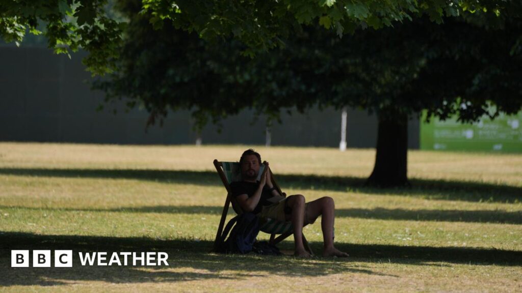 UK weather: Temperatures set to hit 33C in third heatwave of the summer