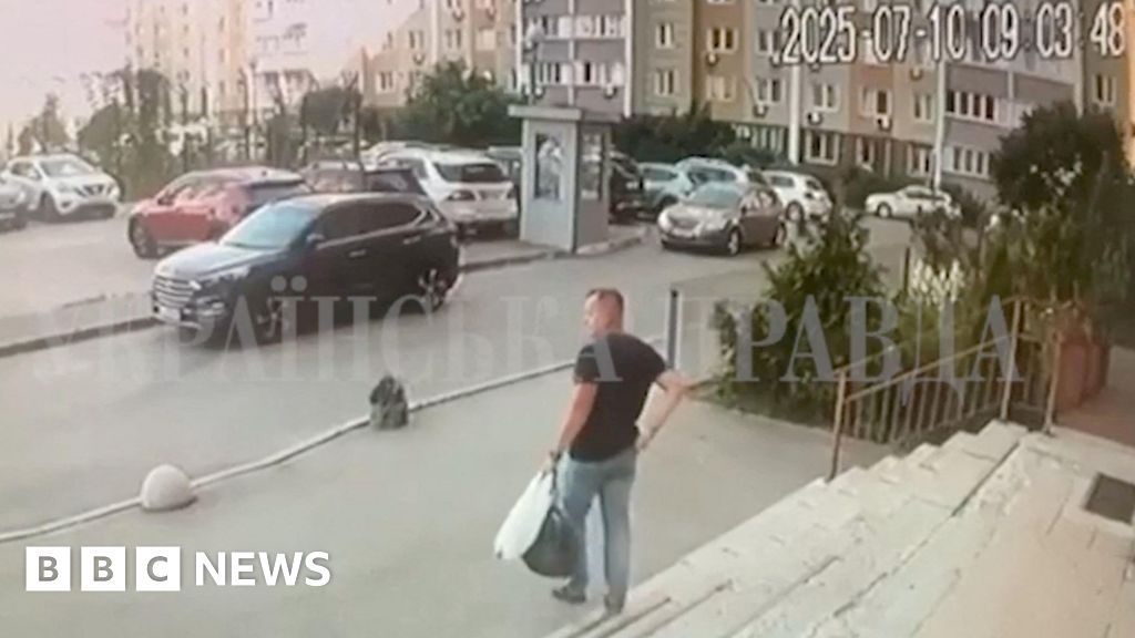 Ukrainian intelligence officer shot dead in broad daylight in Kyiv