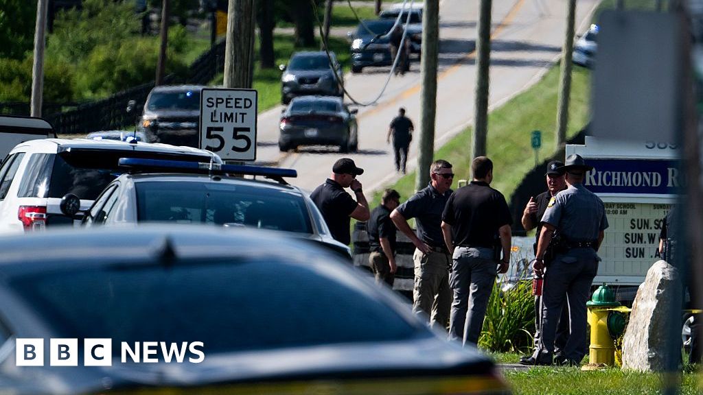 Two women killed at Kentucky church as gunman opens fire after shooting officer Two women killed at Kentucky church as gunman opens fire after shooting officer