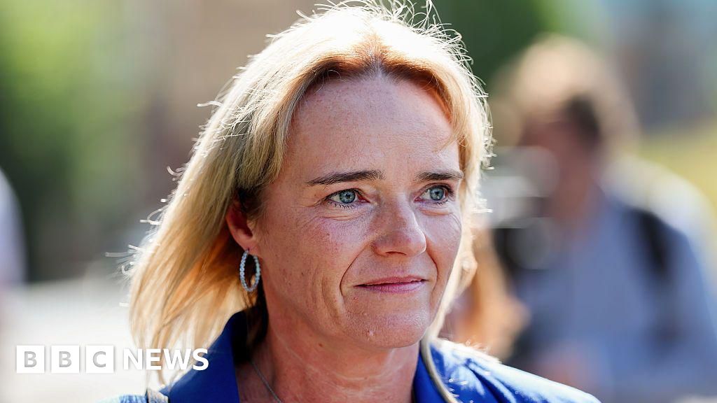 Nurse confronted trans doctor in ‘unacceptable’ manner, tribunal hears Nurse confronted trans doctor in ‘unacceptable’ manner, tribunal hears