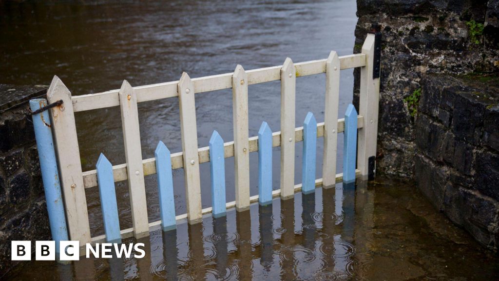 Amber warning for heavy rain in east and south east