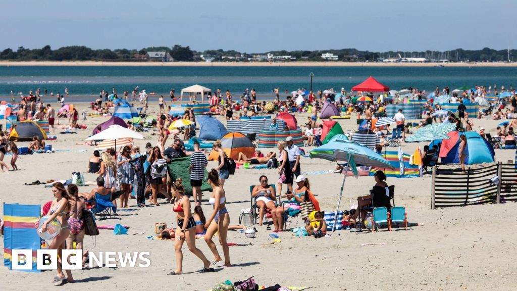 Teen buried in sand on West Wittering beach ‘lucky’ to survive Teen buried in sand on West Wittering beach ‘lucky’ to survive
