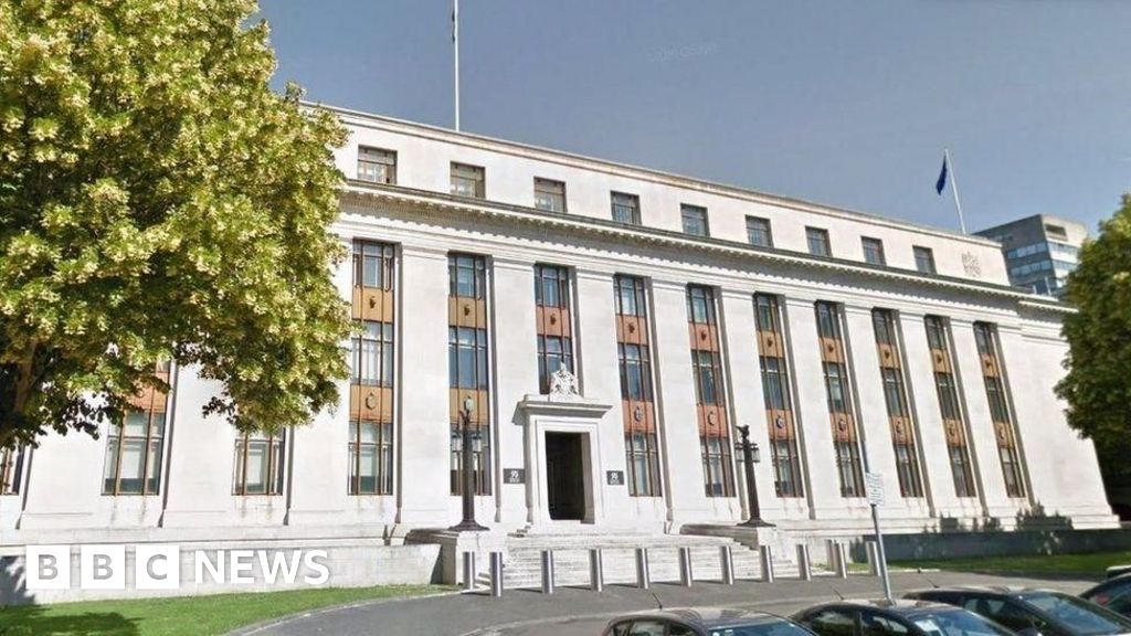 Use offices or lose them, Eluned Morgan tells Welsh government staff Use offices or lose them, Eluned Morgan tells Welsh government staff