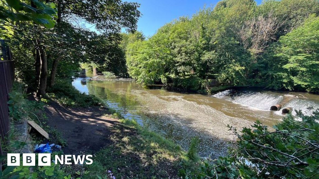 Boy, 15, dies in river incident in Glasgow on hottest day