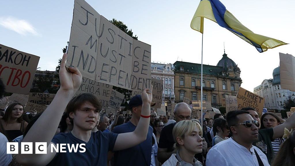 Zelensky announces new draft law on anti-corruption bodies after protests Zelensky announces new draft law on anti-corruption bodies after protests