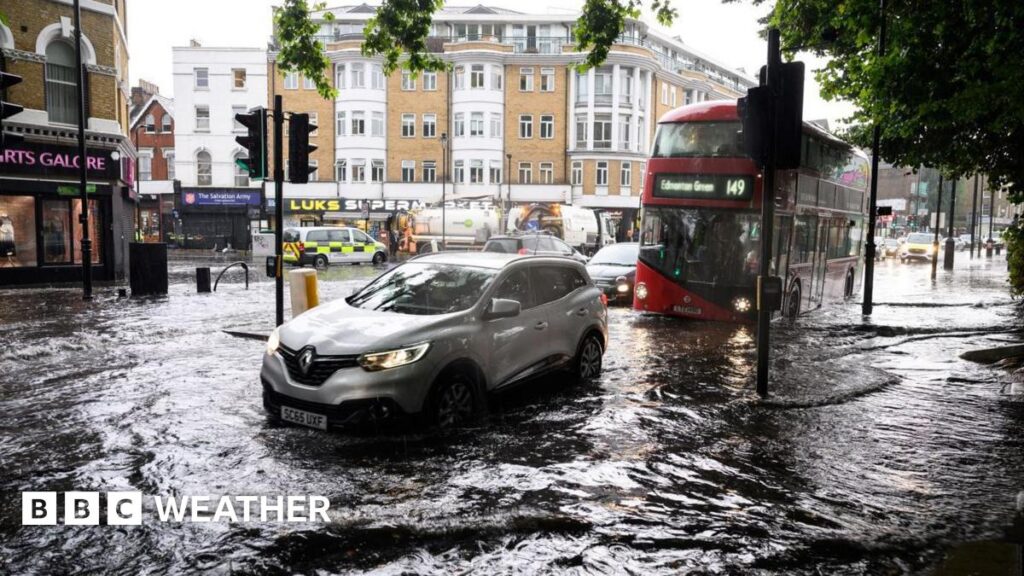Met Office issues UK weather warning for thunderstorms and flash floods