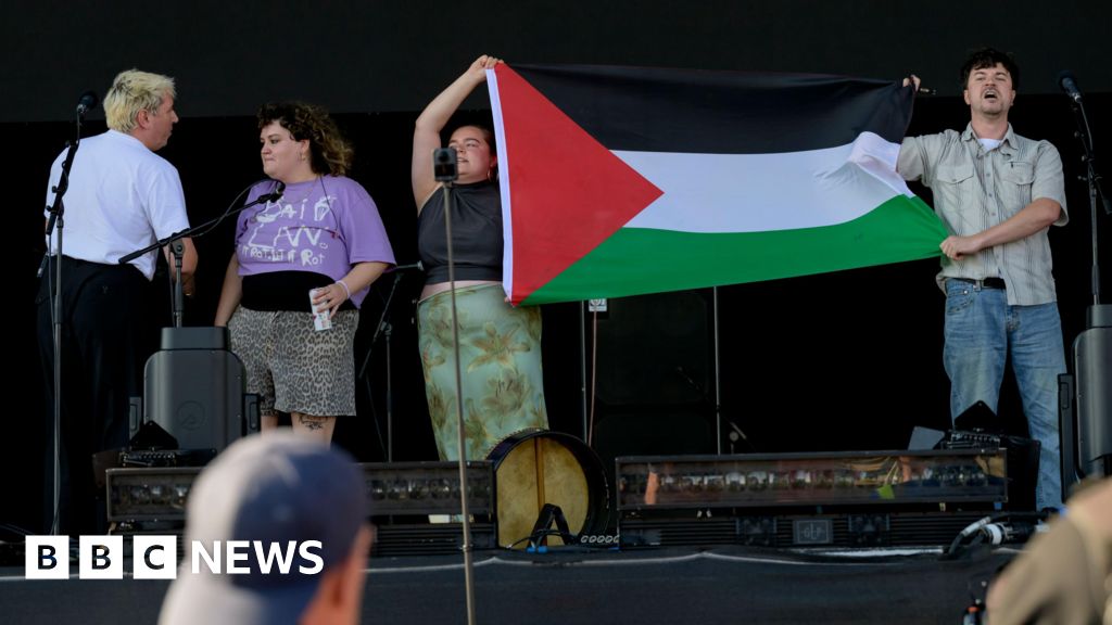 Bands boycott Victorious music festival after group ‘cut-off’