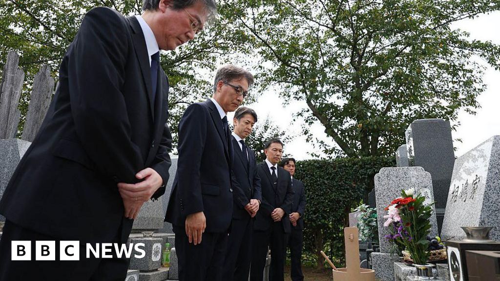 Police apologise at grave of wrongfully accused businessman