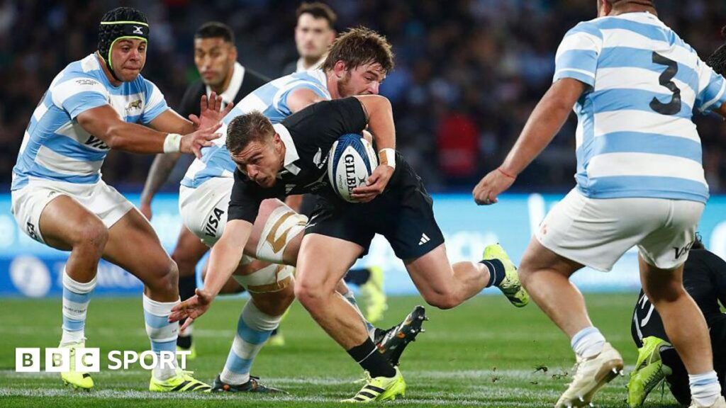Argentina 24-41 New Zealand: All Blacks hold off Pumas fightback to return to world number one