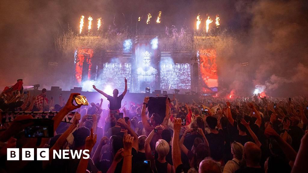 Croatian ultra-nationalist mega-gig exposes divided society