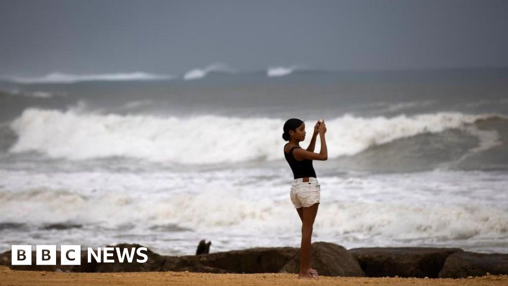 Hurricane Erin regains strength as it heads towards US East Coast