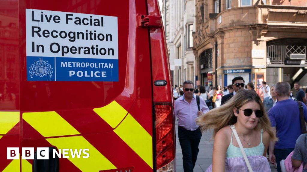 Met Police urged to drop facial scanning at Notting Hill Carnival