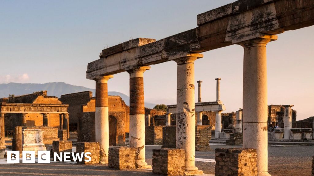 People returned to live in Pompeii’s ruins, archaeologists says