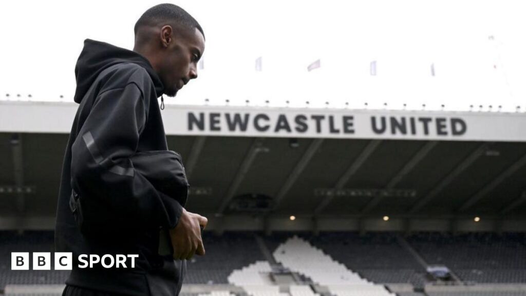 Alexander Isak: Newcastle United staying together before Premier League kick-off Alexander Isak: Newcastle United staying together before Premier League kick-off