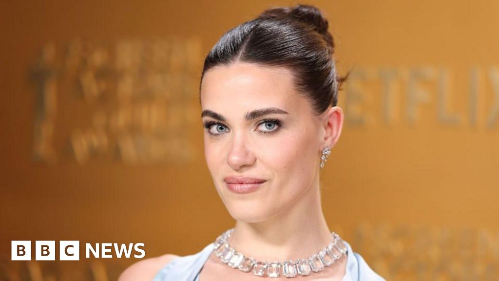 Bridgerton actress speaks of phone theft trauma