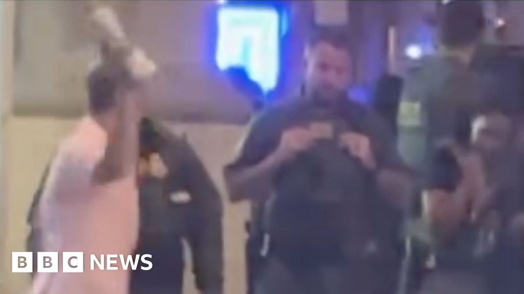 Subway sandwich thrown at federal agent deployed to Washington DC