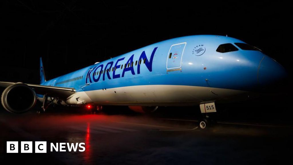 Korean Air to buy more than 100 Boeing jets after Trump meeting