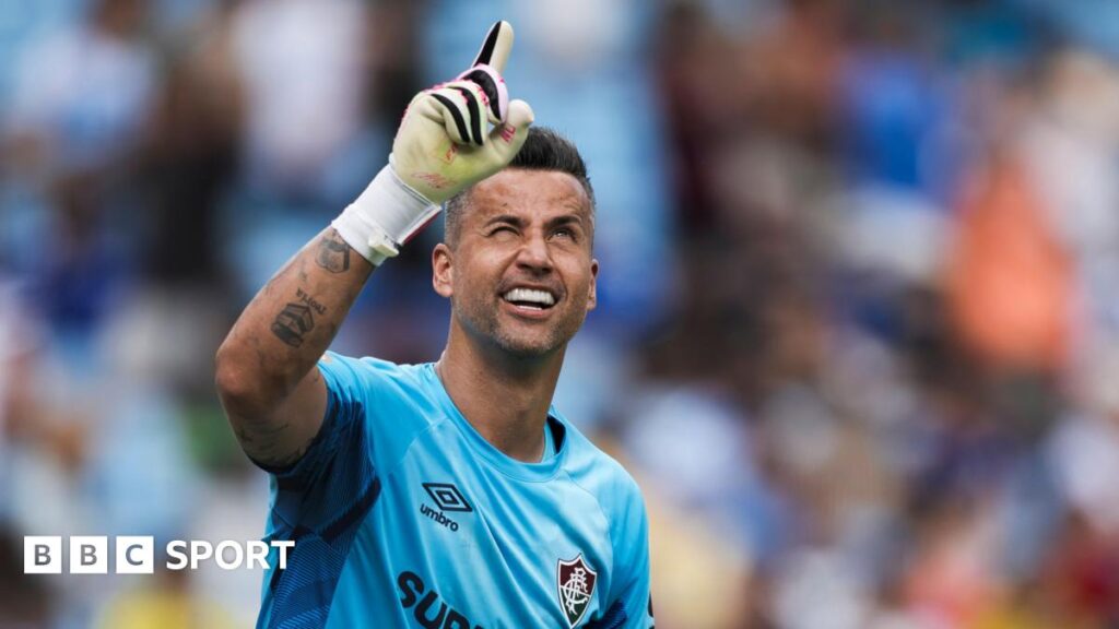 Fluminense goalkeeper Fabio breaks Peter Shilton appearance record Fluminense goalkeeper Fabio breaks Peter Shilton appearance record