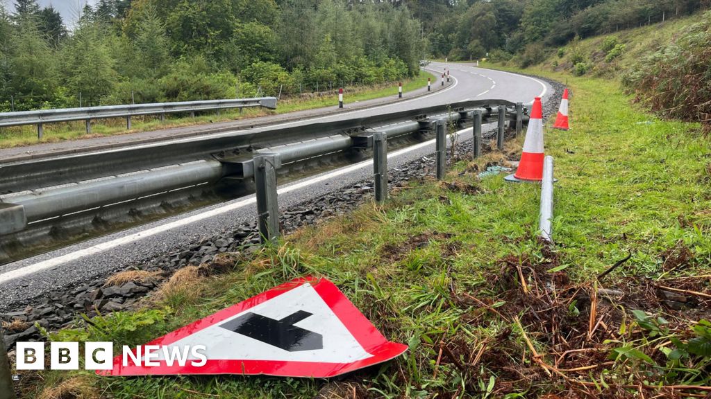 Three teenagers killed in Highlands crash Three teenagers killed in Highlands crash