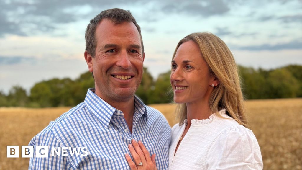 King’s nephew Peter Phillips engaged to NHS nurse Harriet Sperling King’s nephew Peter Phillips engaged to NHS nurse Harriet Sperling