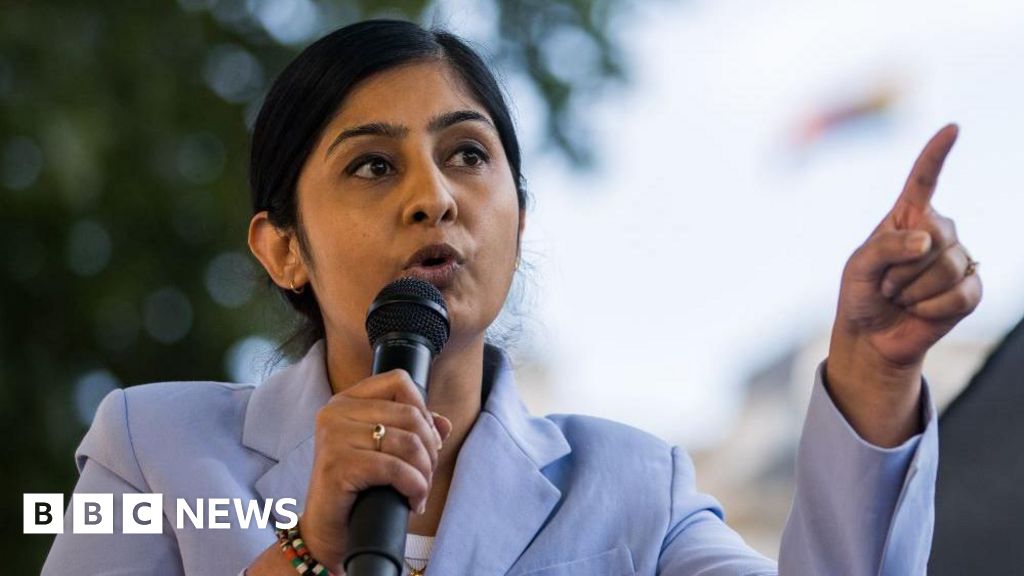 Corbyn ‘capitulated’ on antisemitism definition