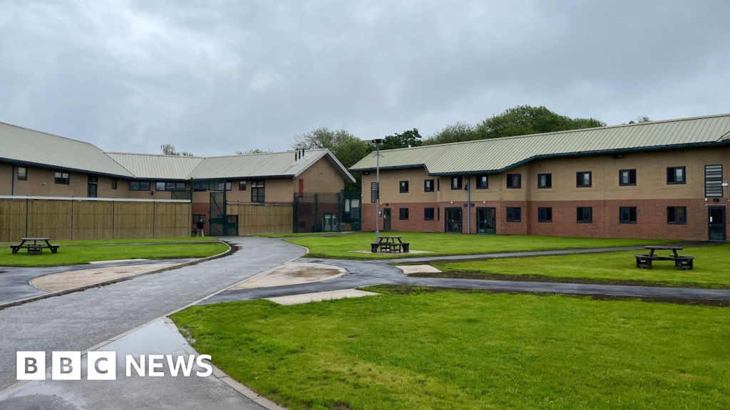 Young offenders centre closes over safety concerns