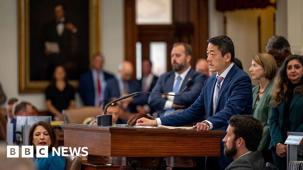 Texas house votes to approve Republican redistricting maps