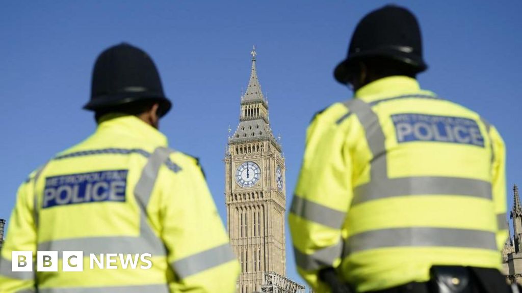 Police pay rise of 4.2% derided as ‘barely treading water’