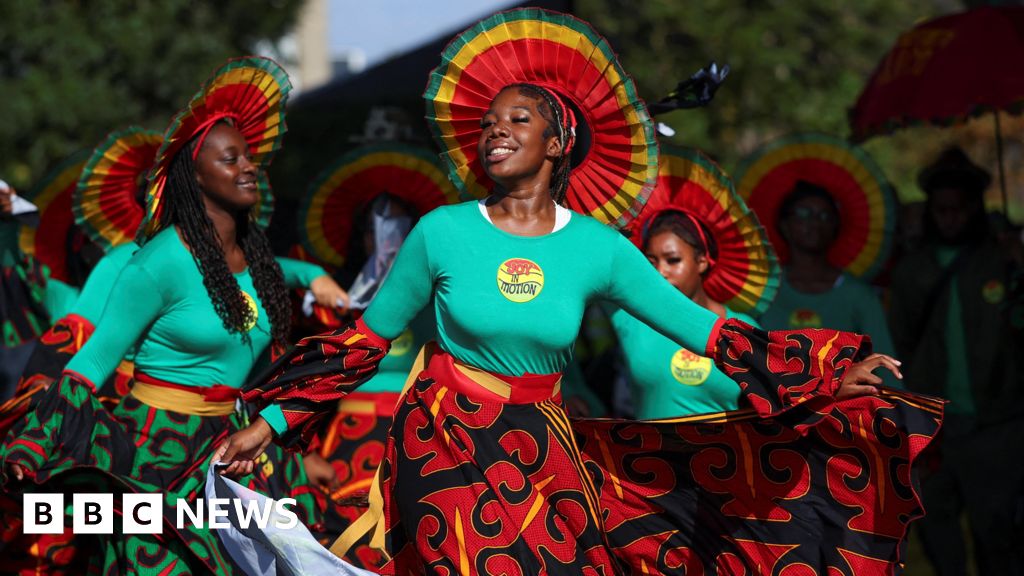 Notting Hill Carnival begins with burst of colour for J’ouvert celebrations Notting Hill Carnival begins with burst of colour for J’ouvert celebrations