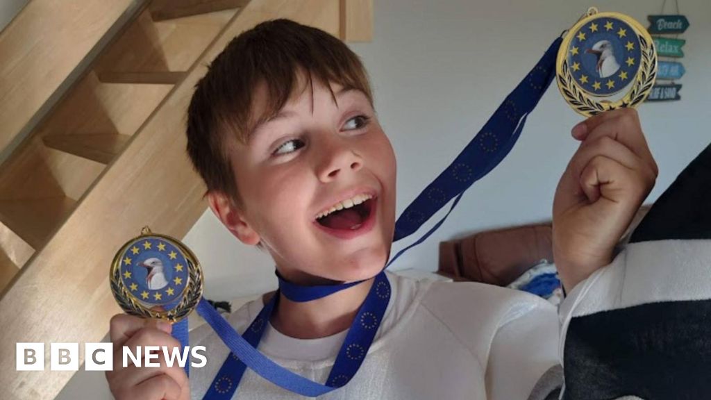 Viral ‘Seagull Boy’ judges Weston-super-Mare competition